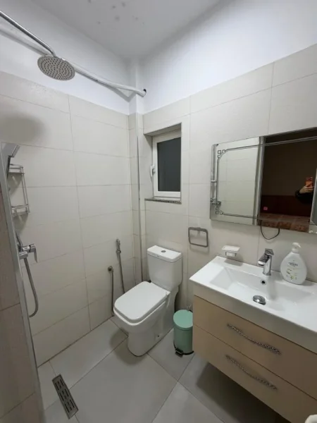 Tirane, jepet me qera Vile 3+1 , 1.500 €