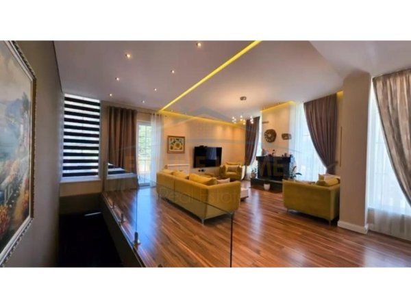 Tirane, shitet Vile , 407 m² 1.100.000 €