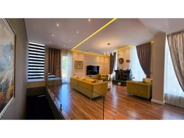 Tirane, shitet Vile , 407 m² 1.100.000 €