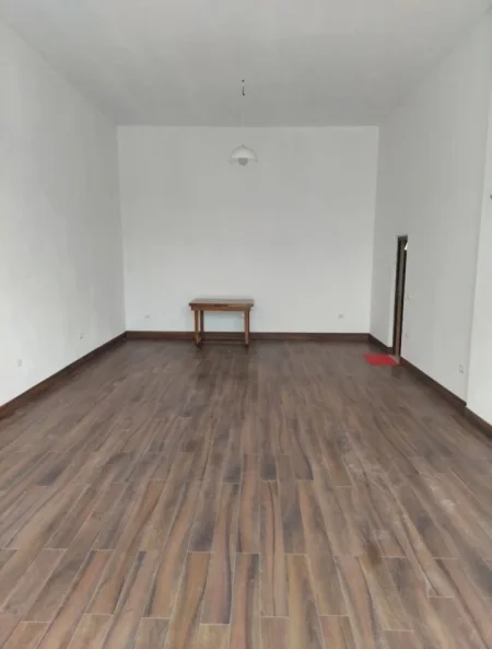 Tirane, jepet me qera Kati 0, 50 m² (Rruga Agush Gjergjevica, Rrethi Shkozes)