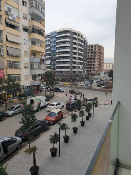 Tirane, jepet me qera nga Pronari, pa-komision ambjent biznesi Kati 1, 74 m² 800 (bulevardi kryesor)