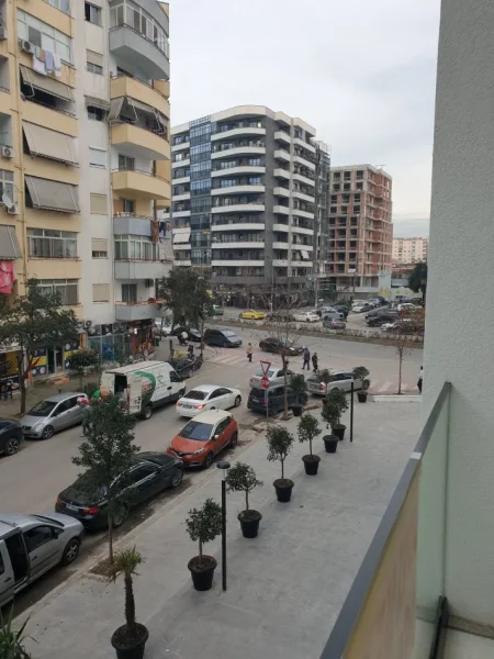 Tirane, jepet me qera nga Pronari, pa-komision ambjent biznesi Kati 1, 74 m² 600 (bulevardi kryesor)