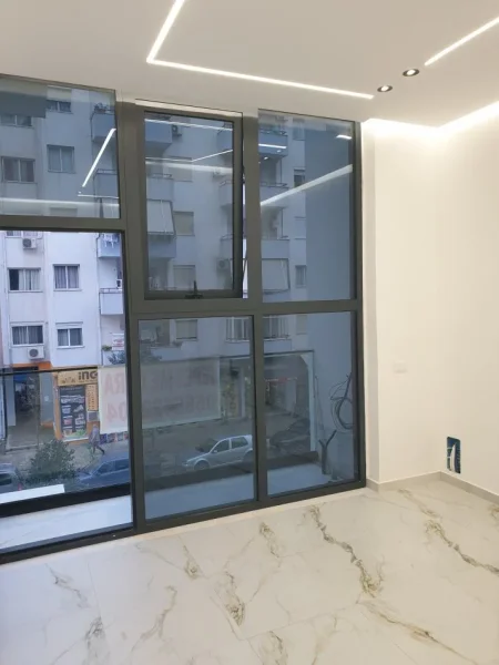Tirane, jepet me qera nga Pronari, pa-komision ambjent biznesi Kati 1, 74 m² 600 (bulevardi kryesor)