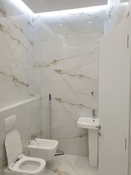 Tirane, jepet me qera nga Pronari, pa-komision ambjent biznesi Kati 1, 74 m² 600 (bulevardi kryesor)