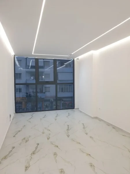 Tirane, jepet me qera nga Pronari, pa-komision ambjent biznesi Kati 1, 74 m² 600 (bulevardi kryesor)