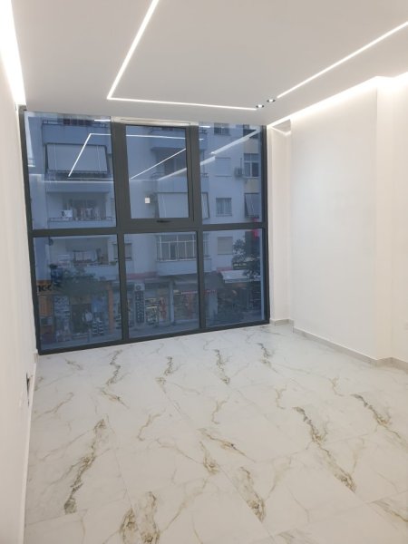 Tirane, jepet me qera nga Pronari, pa-komision ambjent biznesi Kati 1, 74 m² 800 (bulevardi kryesor)
