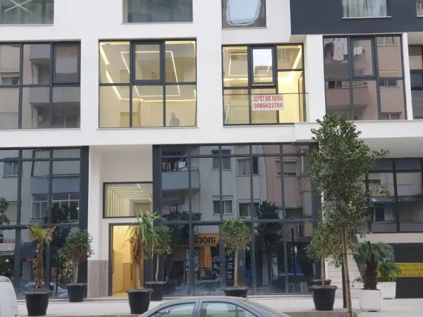 Tirane, jepet me qera nga Pronari, pa-komision ambjent biznesi Kati 1, 74 m² 600 (bulevardi kryesor)