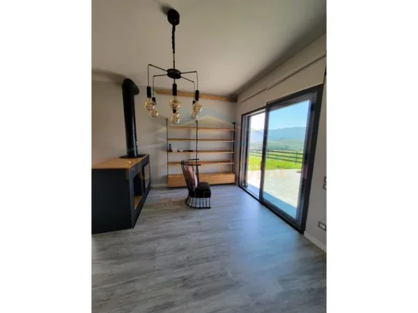 Tirane, shitet Vile , 450 m² 800.000 €