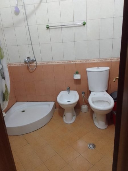Tirane, jepet me qera Apartament 1+1 ,Kati 6, Mobiluar, Çmimi 350 € tek Kthesa Kamzes, Casa Italia, Tiranë.