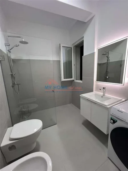 Tirane, jepet me qera 2+1+Ballkon Kati 9, 100 m² 620 € 