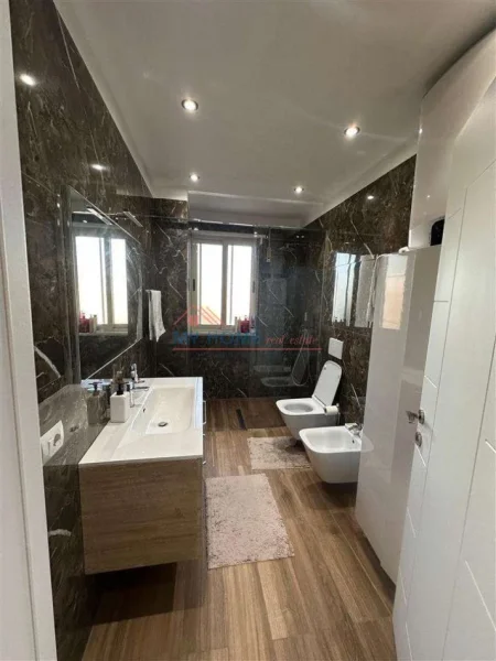 Tirane, shitet apartament 2+1+Ballkon Kati 4, 124 m² 273.000 € (don bosko)