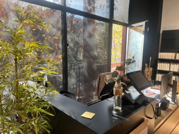 Tirane, jepet me qera ambjent biznesi Kati 1, 112 m² 1.500 € (rruga e kavajes , 21 dhjetori)