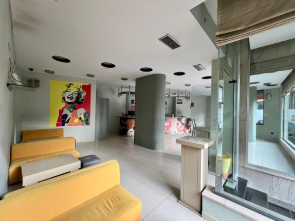 Tirane, jepet me qera ambjent biznesi Kati 0, 85 m² 1.600 € (Qender)