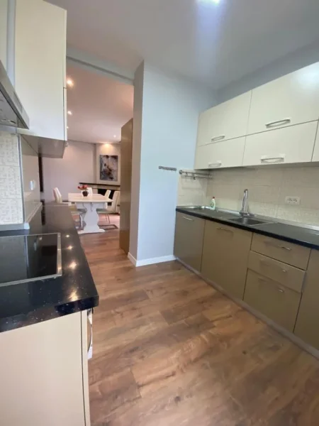 Tirane, jepet me qera apartament 2+1+Ballkon Kati 13, 125 m² 1.150 € (Ekspozita “Shqipëria Sot”)