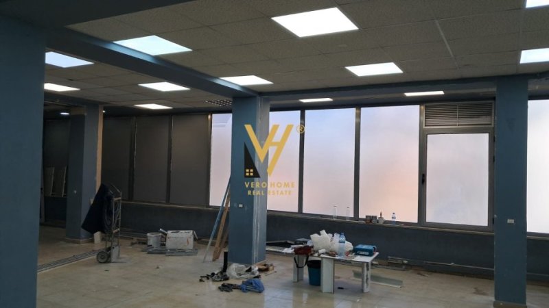 Tirane, jepet me qera zyre Kati 2, 200 m² 2.000 € (FARMACIA 10)