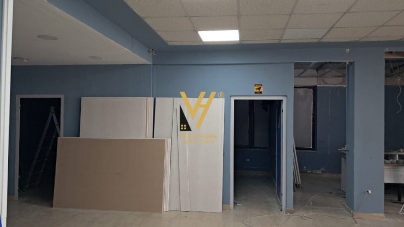 Tirane, jepet me qera zyre Kati 2, 200 m² 2.000 € (FARMACIA 10)