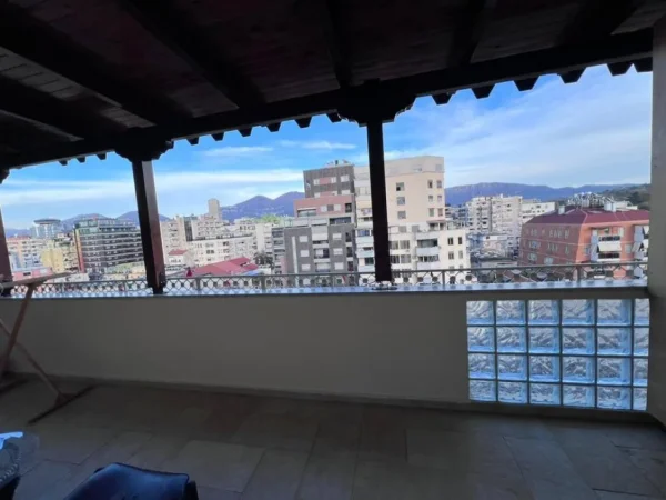 Tirane, jepet me qera apartament 3+1 Kati 9, 100 m² 900 € (BLLOKU)