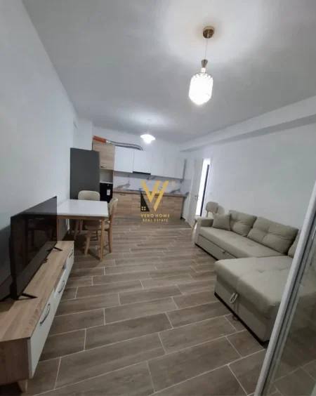 Tirane, jepet me qera apartament 1+1+Ballkon Kati 2, 100 m² 500 € (5 MAJI)