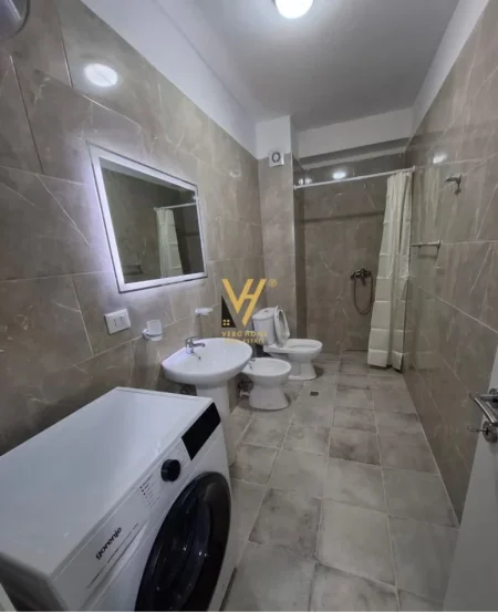 Tirane, jepet me qera apartament 1+1+Ballkon Kati 2, 100 m² 500 € (5 MAJI)