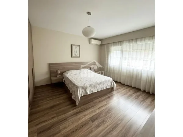 Tirane, jepet me qera apartament 2+1+Ballkon Kati 2, 135 m² 1.300 € ("LONG HILLS" RESIDENCE, 500 M NGA TEG)