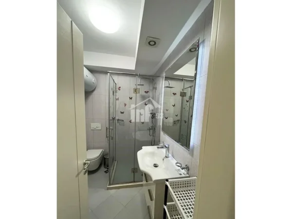 Tirane, jepet me qera apartament 2+1+Ballkon Kati 2, 135 m² 1.300 € ("LONG HILLS" RESIDENCE, 500 M NGA TEG)