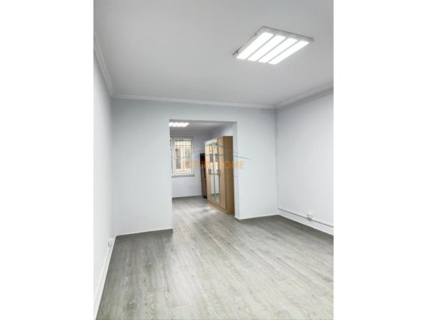 Tirane, jepet me qera zyre Kati 1, 78 m² 800 € (Prane Hotel Hilton)