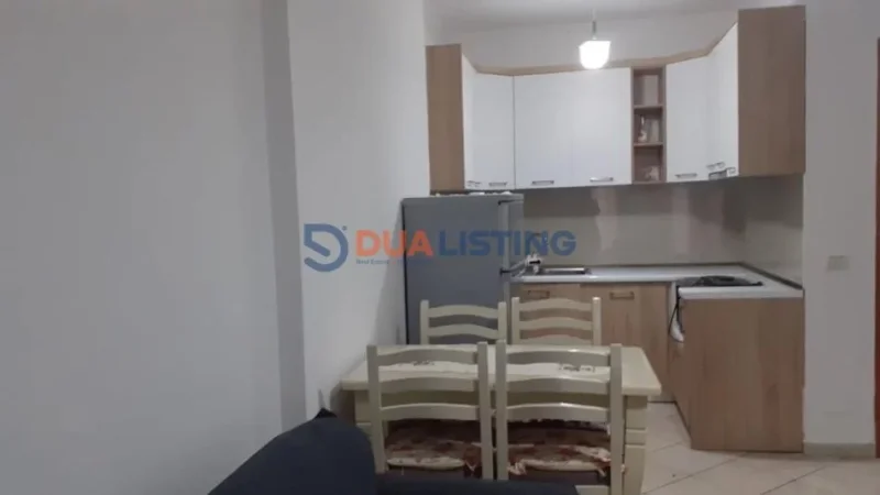Tirane, jap me qera apartament 1+1 Kati 2, 56 m² 350 € (Yzberisht prane pallatave Cabej)