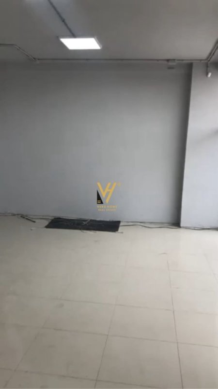 Tirane, jepet me qera zyre Kati 1, 103 m² 1.000 € (ASTIR)