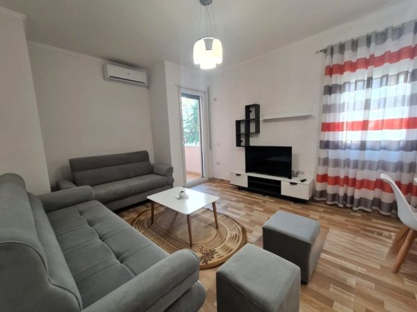 Tirane, jepet me qera apartament 2+1 Kati 2, 78 m² 620 € (laprake)