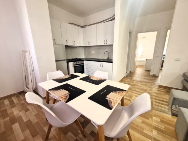 Tirane, jepet me qera apartament 2+1 Kati 2, 78 m² 620 € (laprake)