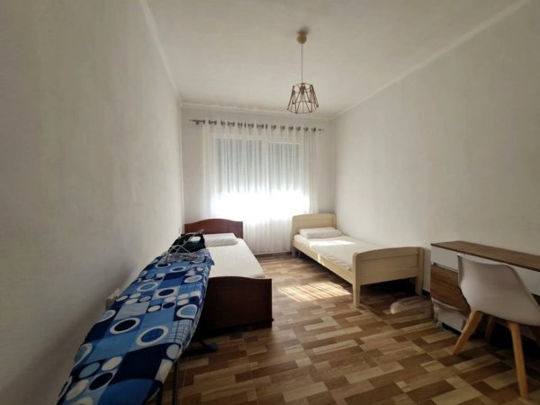 Tirane, jepet me qera apartament 2+1 Kati 2, 78 m² 620 € (laprake)