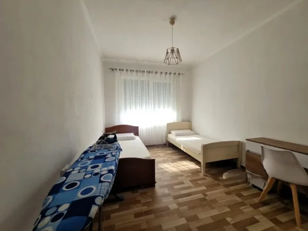 Tirane, jepet me qera apartament 2+1 Kati 2, 78 m² 620 € (laprake)