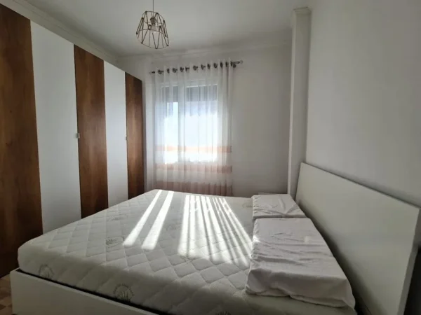 Tirane, jepet me qera apartament 2+1 Kati 2, 78 m² 620 € (laprake)