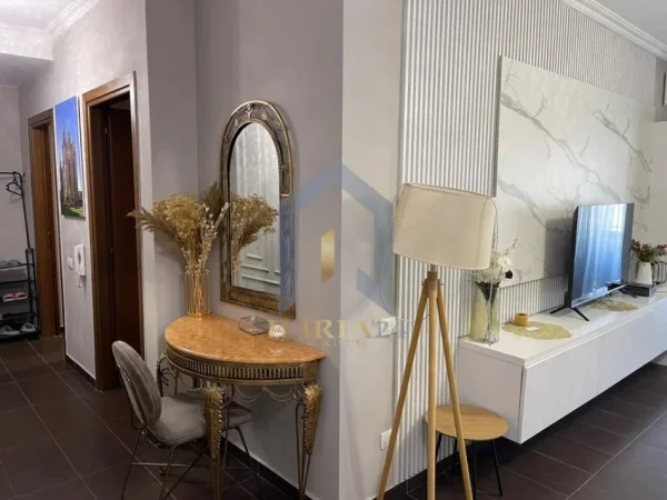 Tirane, jap me qera apartament 2+1+Ballkon Kati 6, 110 m² 1.000 € (Zogu i Zi)