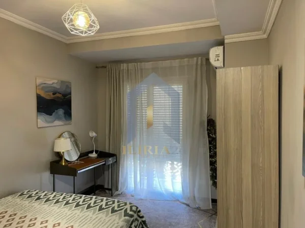 Tirane, jap me qera apartament 2+1+Ballkon Kati 6, 110 m² 1.000 € (Zogu i Zi)