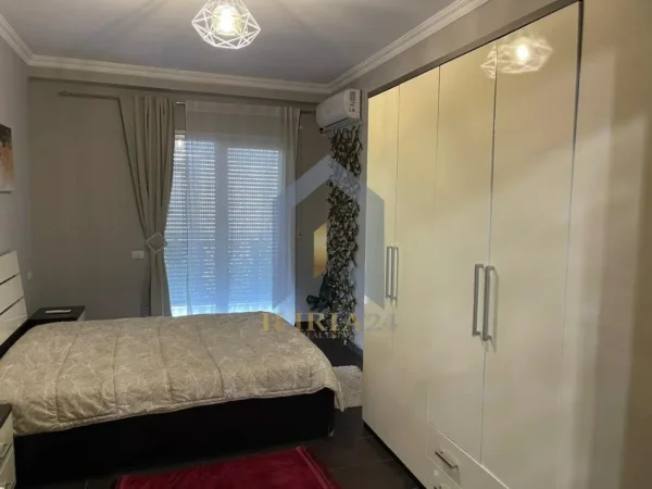 Tirane, jap me qera apartament 2+1+Ballkon Kati 6, 110 m² 1.000 € (Zogu i Zi)