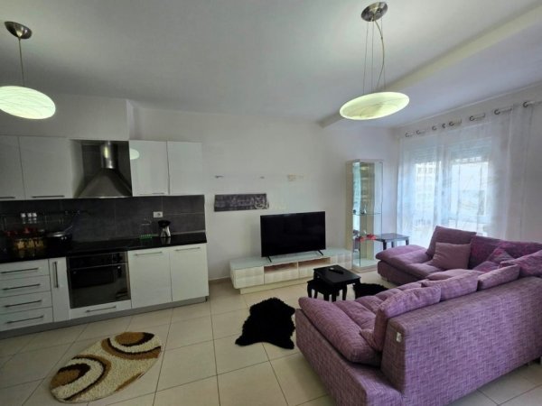 Tirane, jepet me qera apartament 2+1 Kati 5, 92 m² 700 € (KOMPLEKSIN MAGNET)