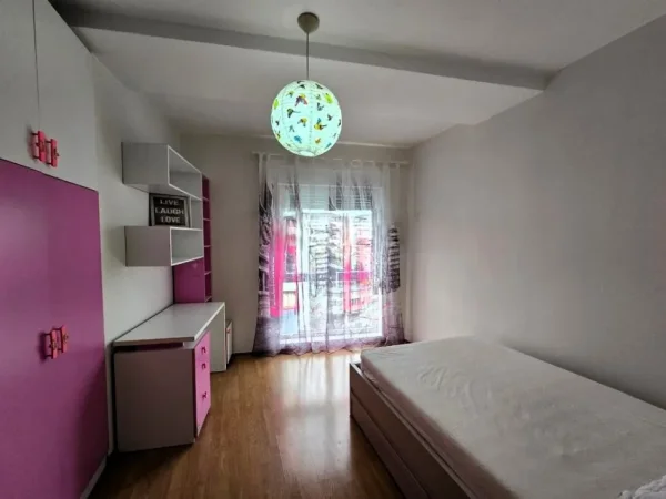 Tirane, jepet me qera apartament 2+1 Kati 5, 92 m² 700 € (KOMPLEKSIN MAGNET)