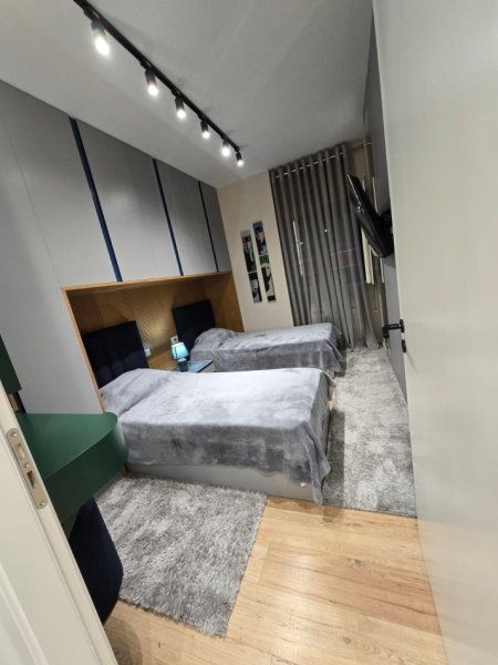 Tirane, jepet me qera apartament 2+1+Ballkon , 95 m² 1.100 € (Kopshti Botanik)