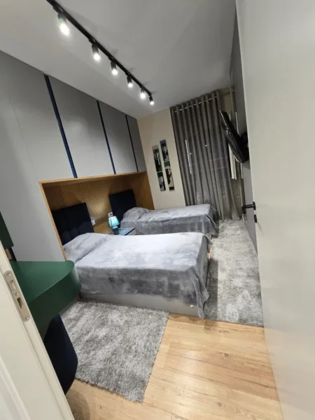 Tirane, jepet me qera apartament 2+1+Ballkon , 95 m² 1.100 € (Kopshti Botanik)