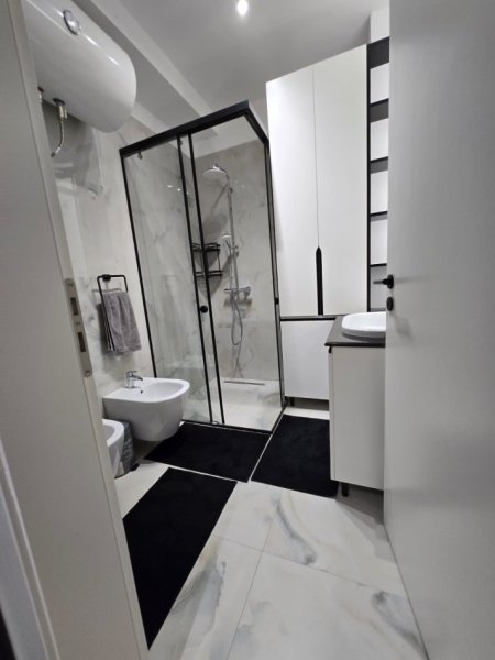 Tirane, jepet me qera apartament 2+1+Ballkon , 95 m² 1.100 € (Kopshti Botanik)