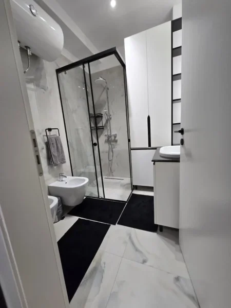 Tirane, jepet me qera apartament 2+1+Ballkon , 95 m² 1.100 € (Kopshti Botanik)