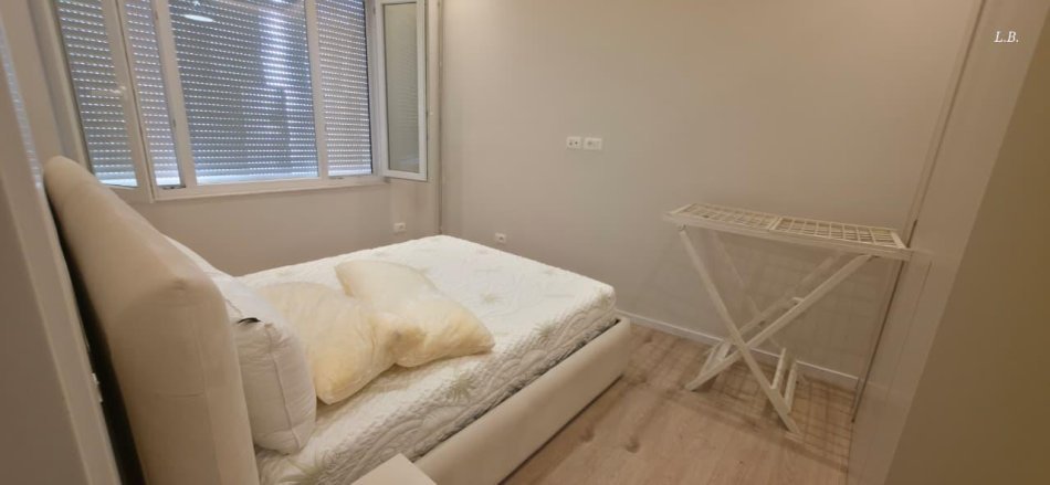 Tirane, jepet me qera apartament 1+1 Kati 2, 650 € 
