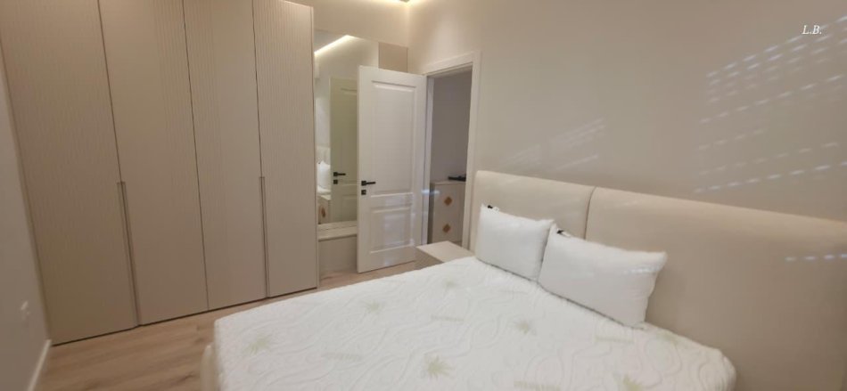 Tirane, jepet me qera apartament 1+1 Kati 2, 650 € 