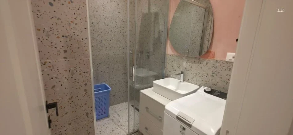 Tirane, jepet me qera apartament 1+1 Kati 2, 650 € 