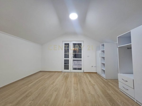 Tirane, jepet me qera Vile 3 Katshe Kati 3, 300 m² 2.800 € 