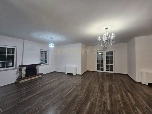 Tirane, jepet me qera Vile 3 Katshe Kati 3, 300 m² 2.800 € 