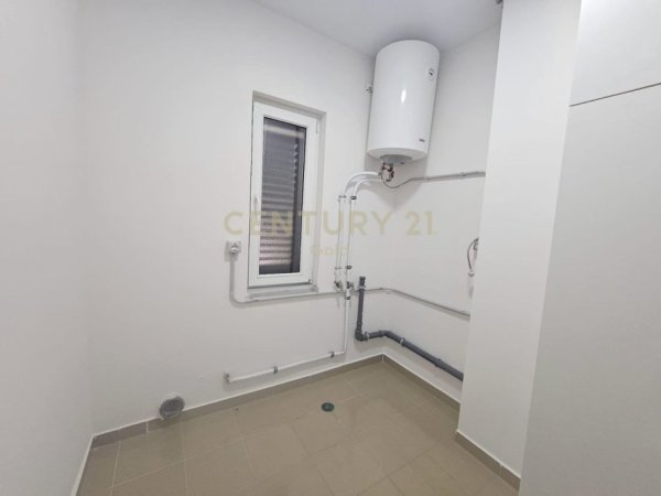 Tirane, jepet me qera Vile 3 Katshe Kati 3, 300 m² 2.800 € 