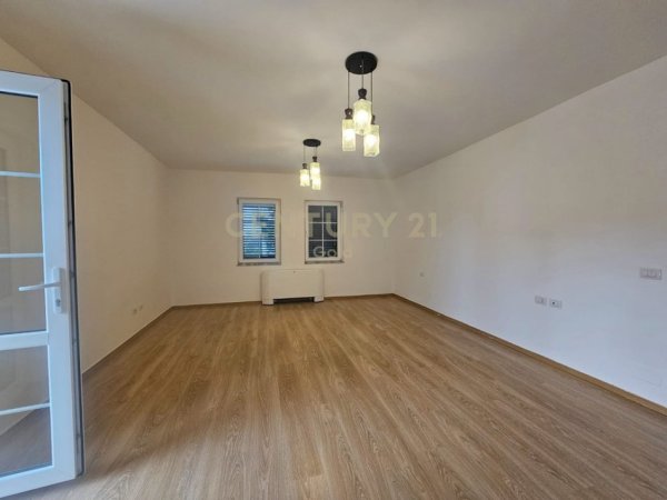 Tirane, jepet me qera Vile 3 Katshe Kati 3, 300 m² 2.800 € 