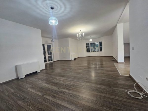 Tirane, jepet me qera Vile 3 Katshe Kati 3, 300 m² 2.800 € 